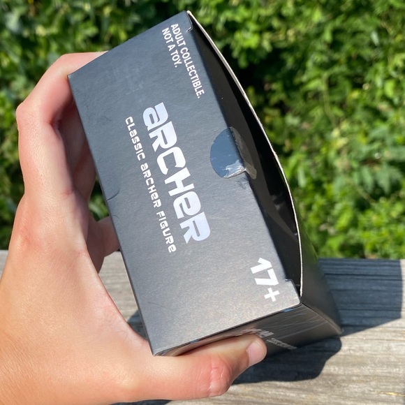 Classic Archer Figure Loot Crate Exclusive - Picture 3 of 5